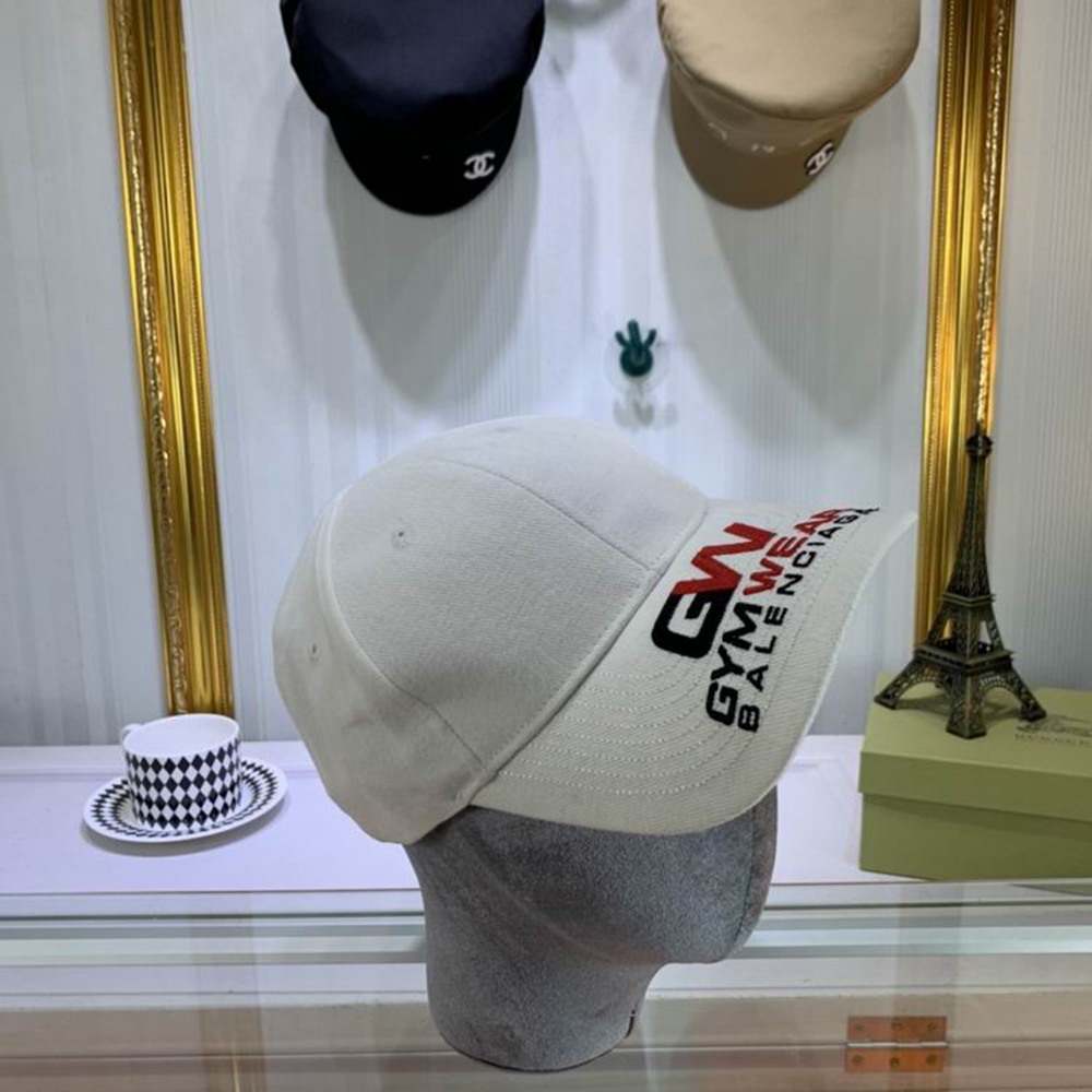 Ba*len*cia*ga hat